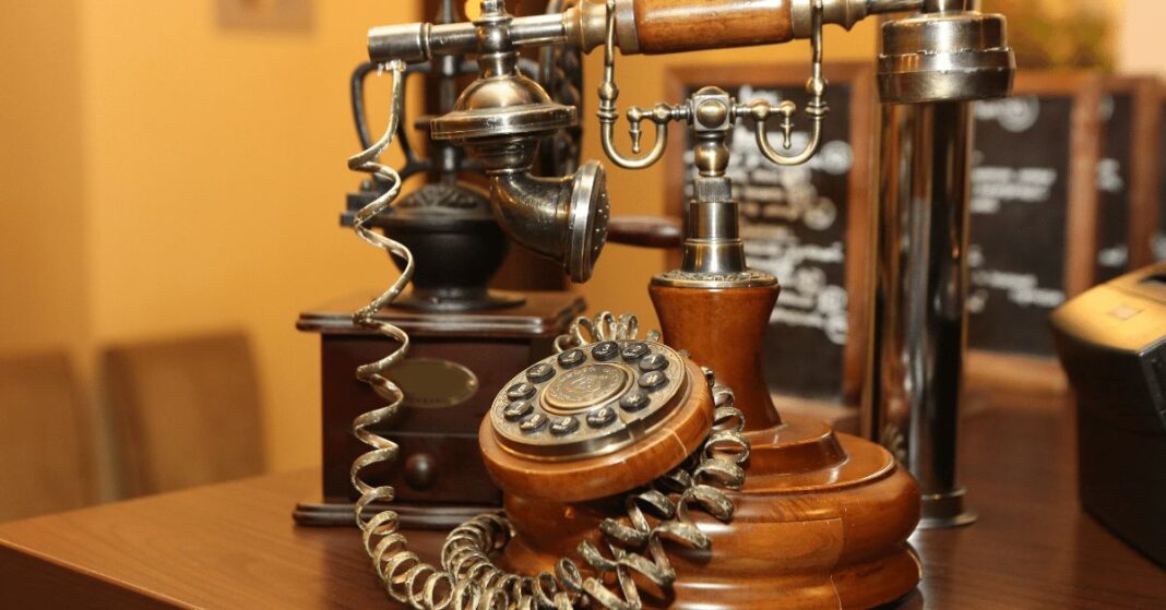 old-fashioned-phone